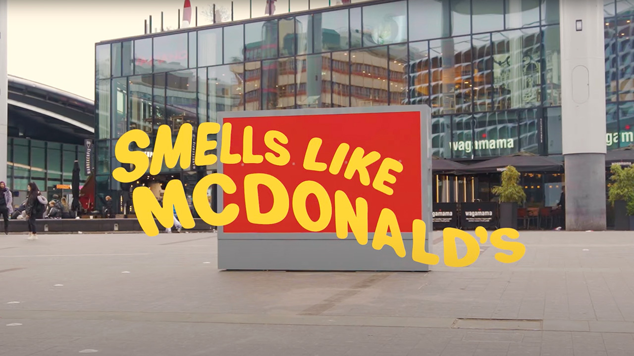 The billboard that smells like McDonald's: "Smells Like McDonald's" 10 valla de publicidad con olor a mcdonalds smell like mcdonalds
