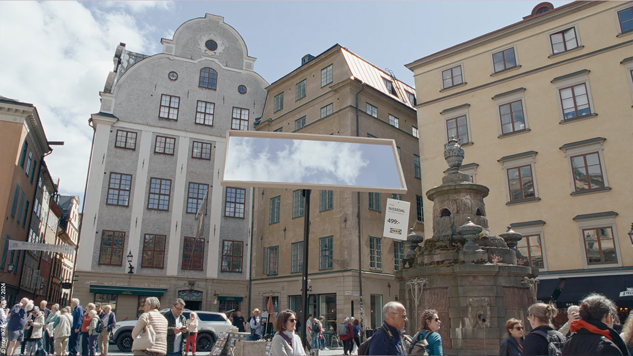 The giant Ikea mirror that gives sunlight to the terraces in Sweden 4 valla de publicidad de ikea sunny billboard