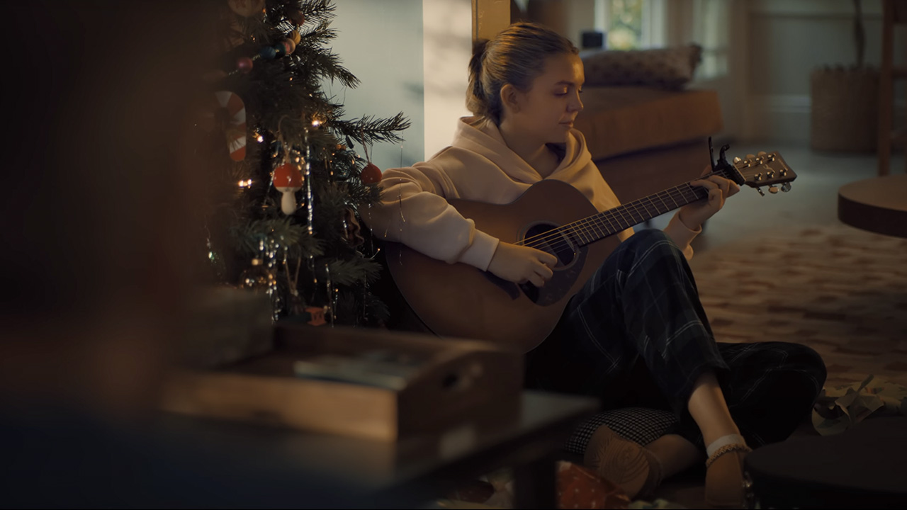 El emotivo anuncio de Navidad de Apple: "Heartstrings" 7 anuncio de navidad de apple heartstrings