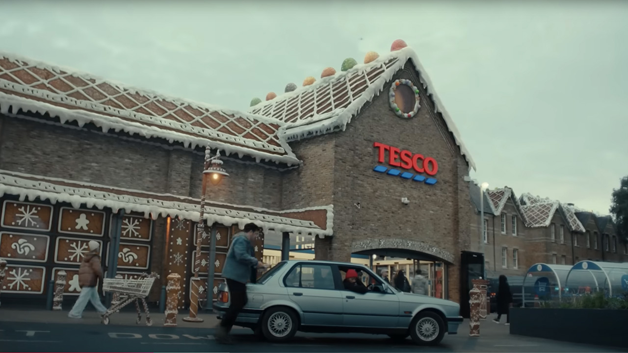 Tesco's Christmas advert turns the world into a gingerbread house 6 anuncio de navidad de tesco 2024
