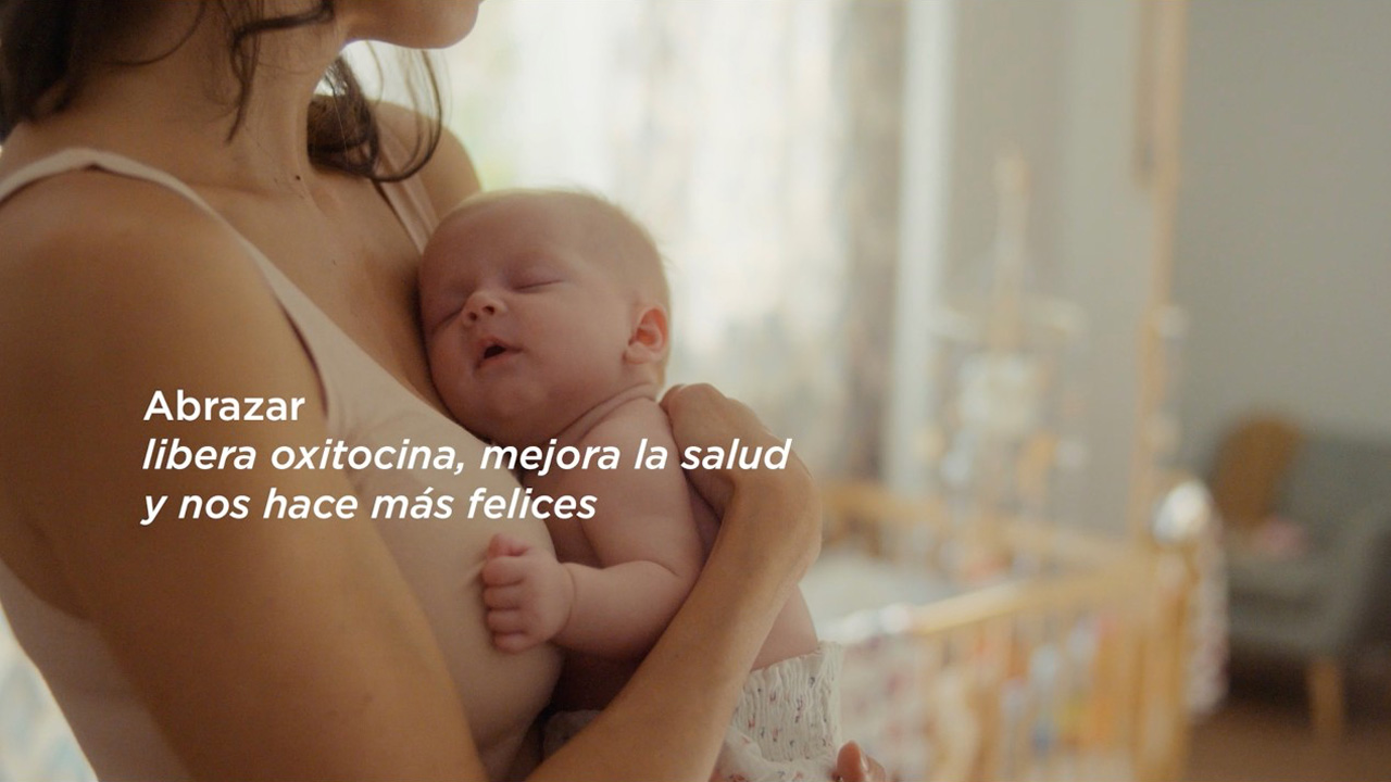 El emotivo anuncio de Navidad de Sanitas: "No dejes abrazos pendientes" 5 anuncio de navidad de sanitas