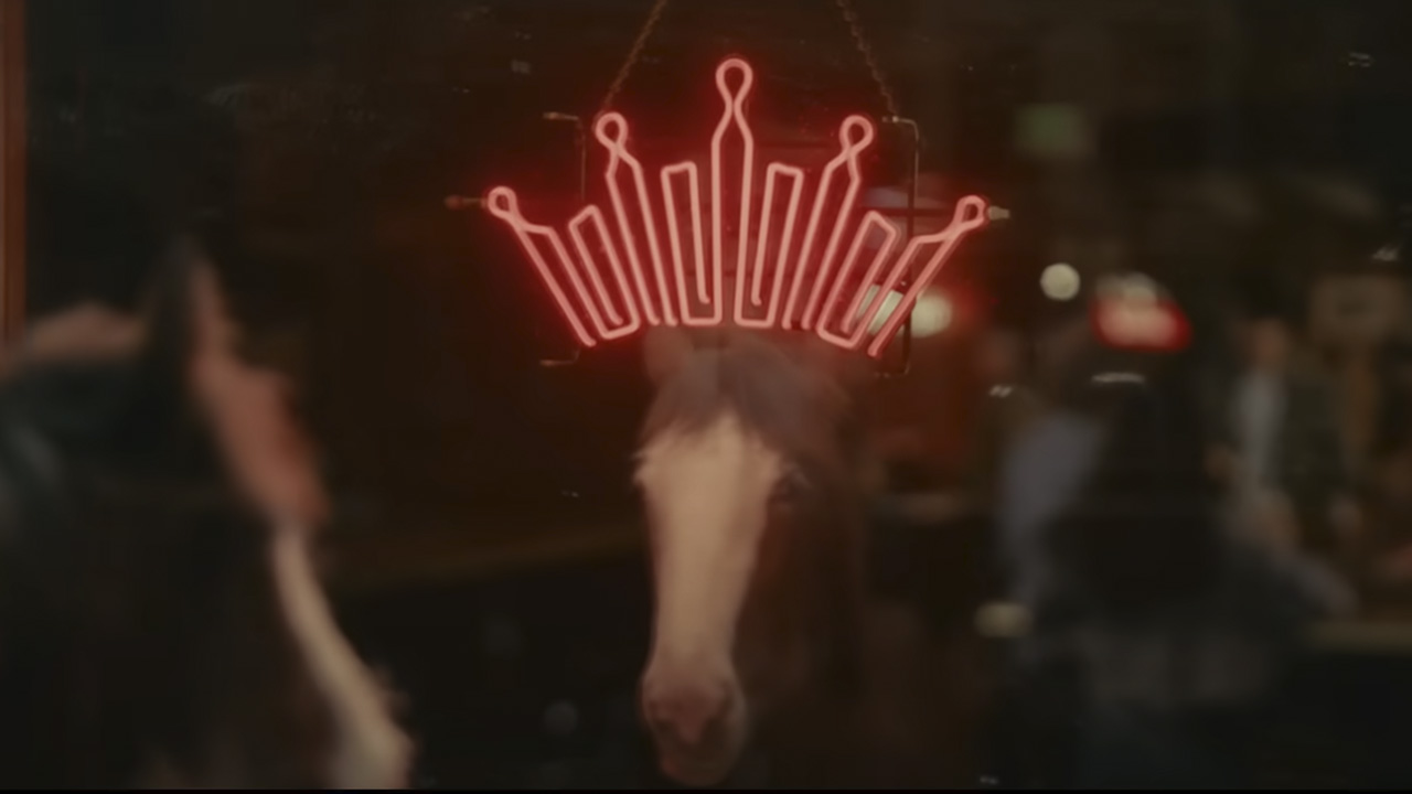 El anuncio de Budweiser para la Super Bowl 2025: "First Delivery" 10 anuncio budweiser super bowl first delivery