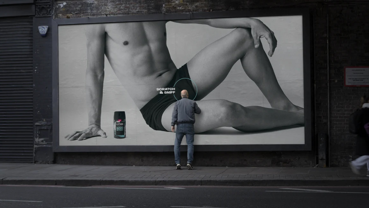 The Lynx campaign encourages us to have a fun "Scratch and Sniff" 3 campana de lynx scratch and sniff