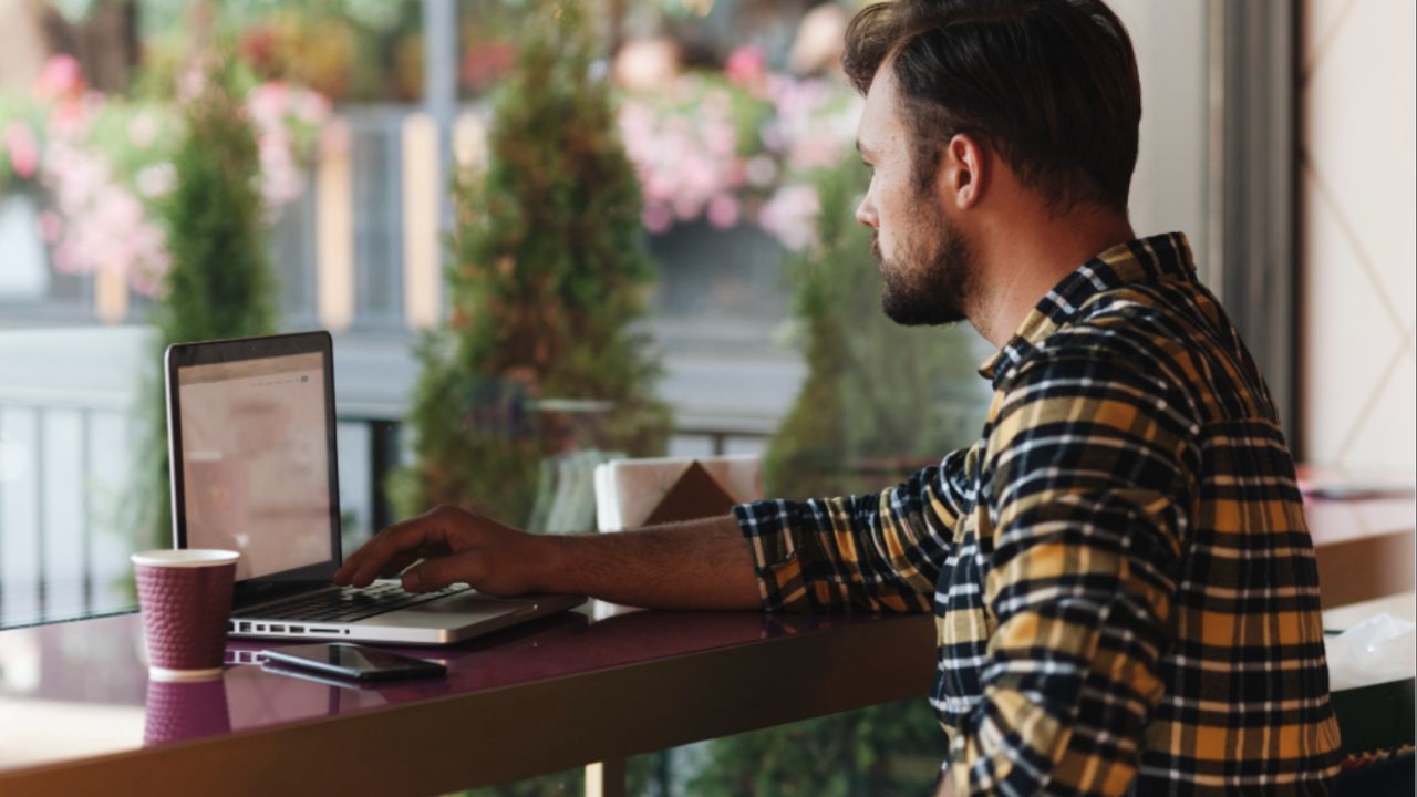 ¿Cómo ayuda la tecnología IA a refinar y mejorar el contenido de marketing? 3 ia contenido marketing