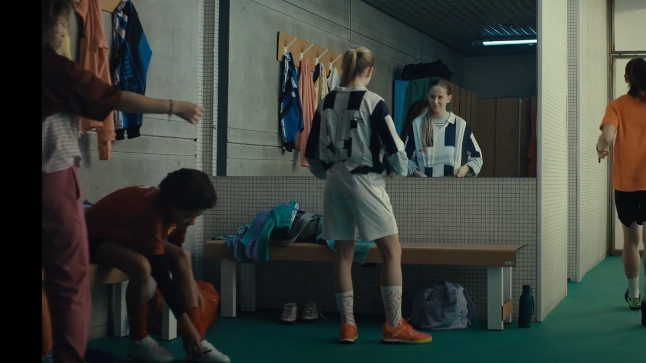 AXA advert for Women's Euro 2025: "Keep on Kicking" 1 anuncio de axa keep on kicking