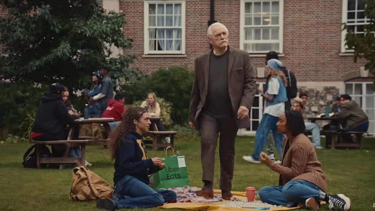 The Uber Eats advert has won the Emmy for best commercial of the year. 10 anuncio de uber eats brian cox goes to college