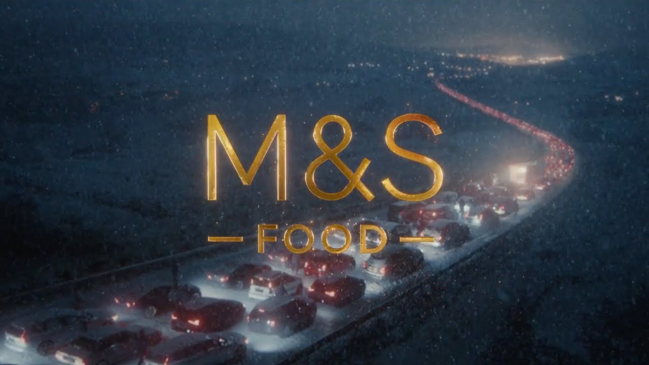 Marks & Spencer Food's Christmas advert 2025: "Traffic Jamming" 7 anuncio de navidad de marks and spencer food 2025 traffic jamming