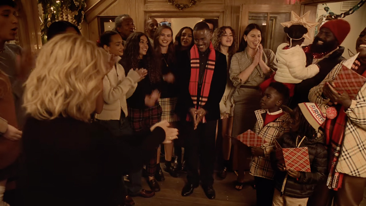 Burberry's Christmas advert 2025: "'Twas The Knight Before" 4 auncio de navidad de burberry twas the knight before